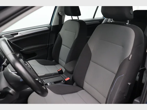 VOLKSWAGEN e-Golf (2016) — foto 2 van 24