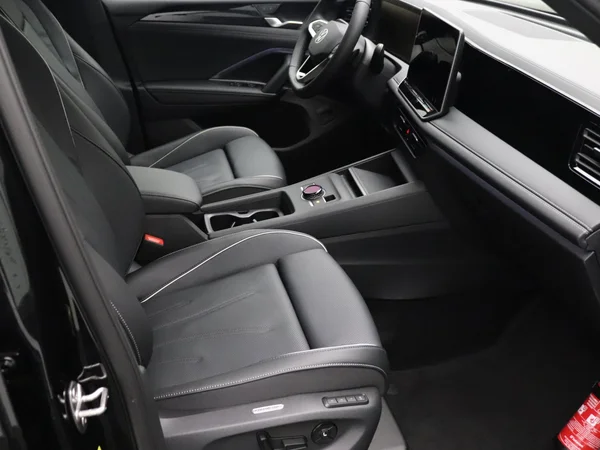 VOLKSWAGEN Tiguan (2025) — foto 4 van 15