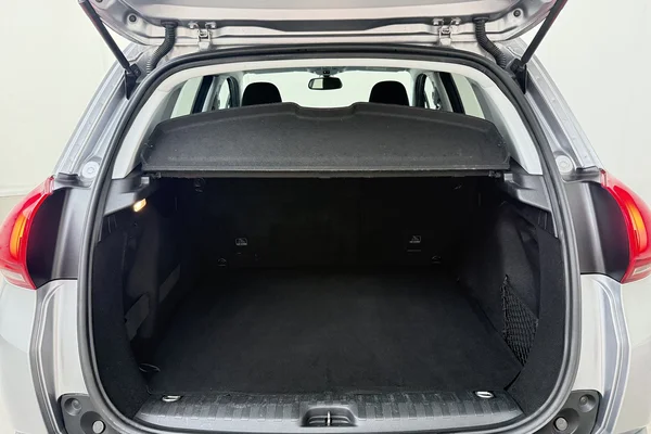Peugeot 2008 (2019) — foto 18 van 22