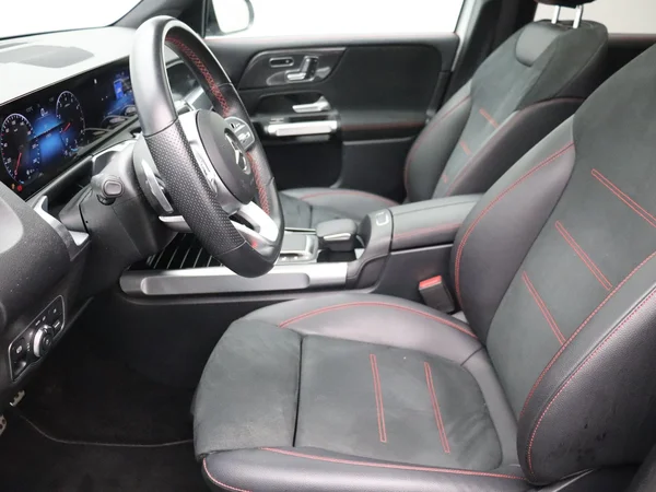 Mercedes-Benz GLB (2021) — foto 7 van 27