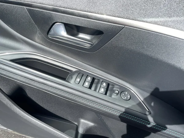PEUGEOT 3008 (2022) — foto 2 van 21