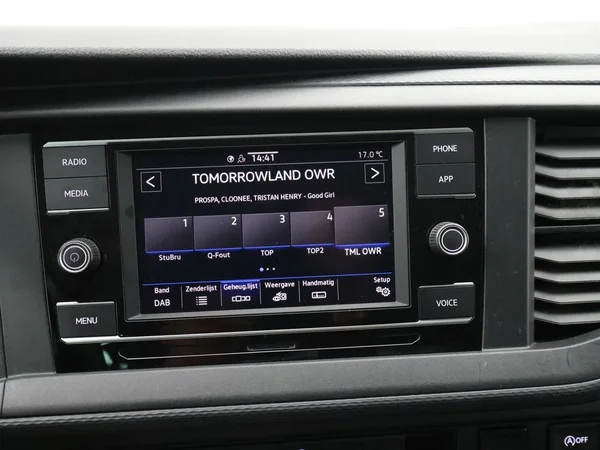 Volkswagen Transporter (2024) — foto 7 van 30