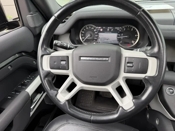 Land Rover Defender (2022) — foto 6 van 31