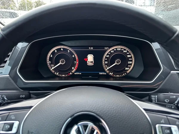 VOLKSWAGEN Tiguan (2019) — foto 7 van 21