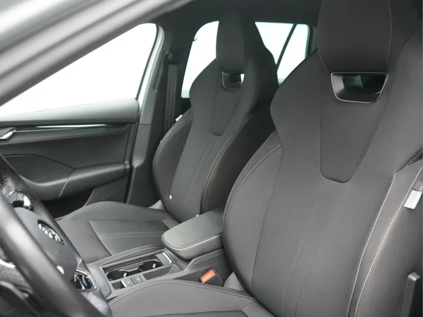 SKODA Octavia SW PHEV (2021) — foto 28 van 30
