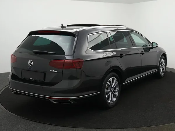 Volkswagen Passat (2022) — foto 6 van 29
