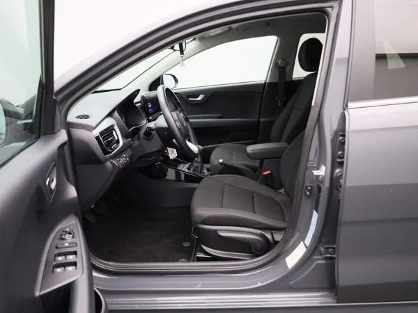 Kia Rio (2023) — foto 38 van 38