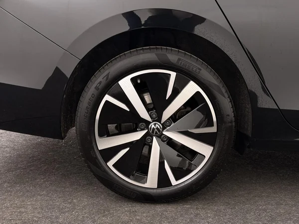 VOLKSWAGEN Passat SW (2025) — foto 13 van 19