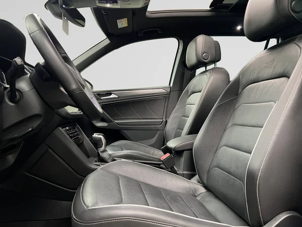 VOLKSWAGEN Tiguan (2023) — foto 16 van 20