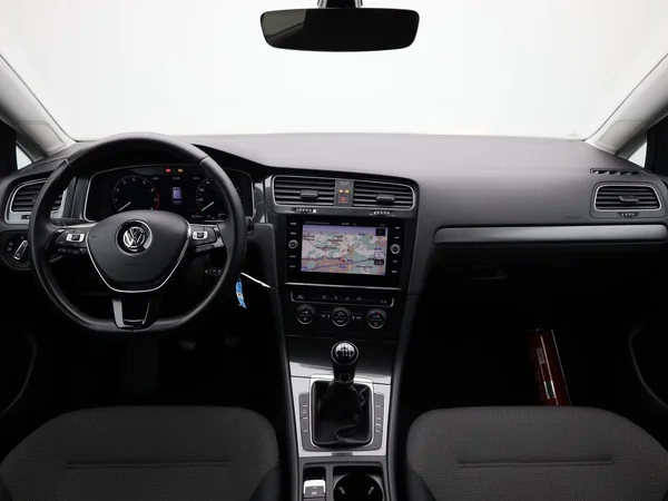 VOLKSWAGEN Golf VII (2017) — foto 18 van 19