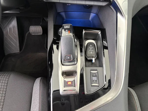 PEUGEOT 5008 (2023) — foto 3 van 26