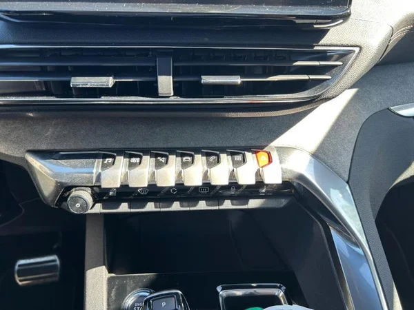 PEUGEOT 5008 Dsl (2022) — foto 14 van 32