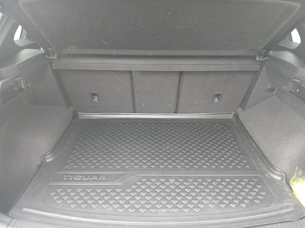 VOLKSWAGEN Tiguan (2023) — foto 9 van 21