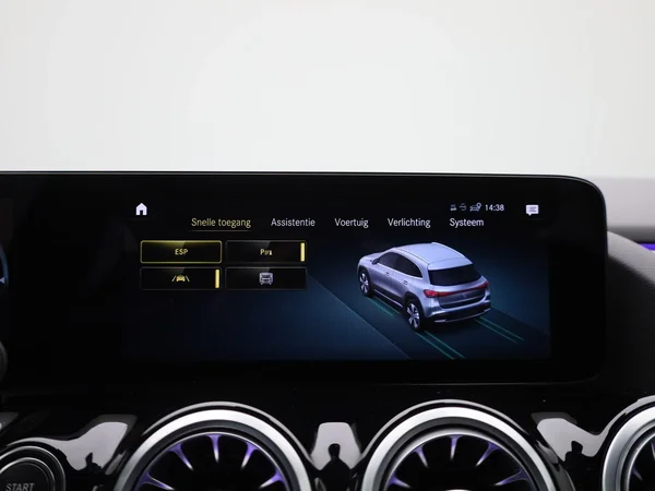 Mercedes-Benz EQA (2024) — foto 21 van 43