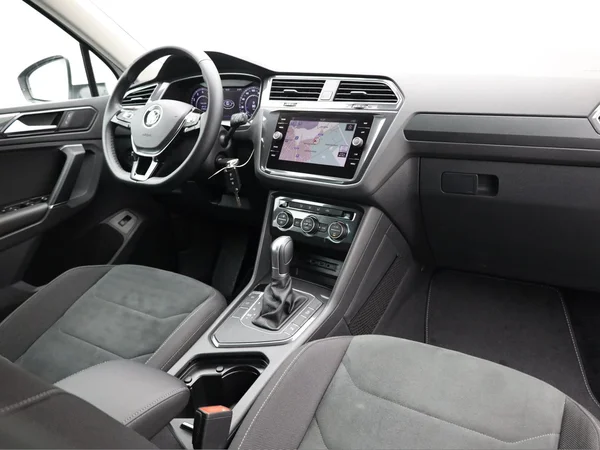 VOLKSWAGEN Tiguan (2017) — foto 16 van 22