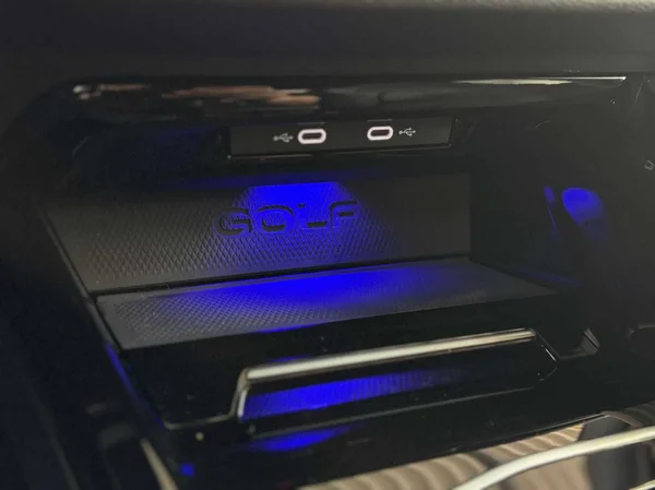 Volkswagen Golf GTE (2022) — foto 9 van 21