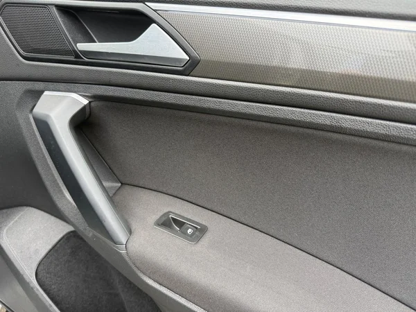 VOLKSWAGEN Tiguan (2020) — foto 9 van 24