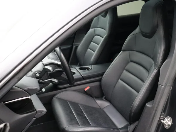 Porsche Taycan (2022) — foto 6 van 38