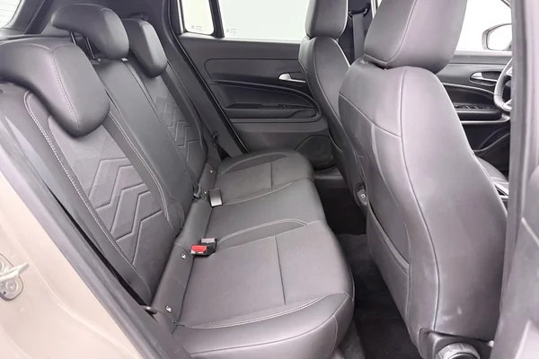 Jeep E-Avenger (2025) — foto 7 van 24