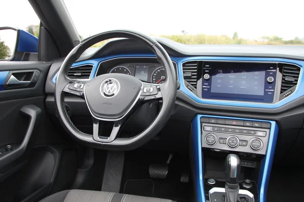 Volkswagen T-Roc (2021) — foto 6 van 39