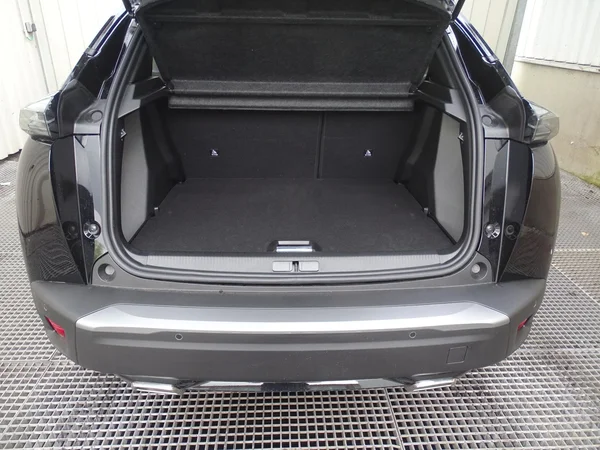 Peugeot e-2008 (2025) — foto 16 van 18