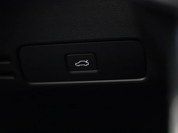 Volvo XC40 (2023) — foto 16 van 40