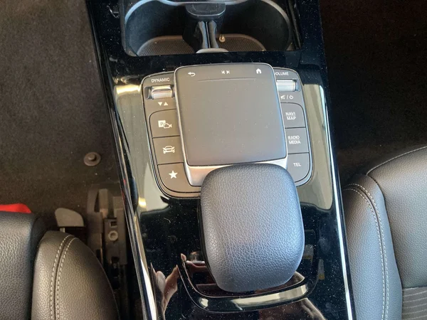 Mercedes-Benz CLA (2022) — foto 9 van 22