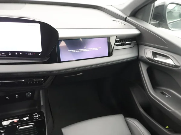 AUDI Q6 e-tron (2026) — foto 9 van 25