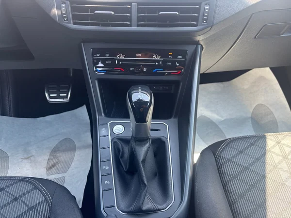 VOLKSWAGEN Taigo (2021) — foto 2 van 17