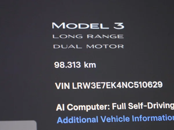 Tesla Model 3 (2022) — foto 39 van 40