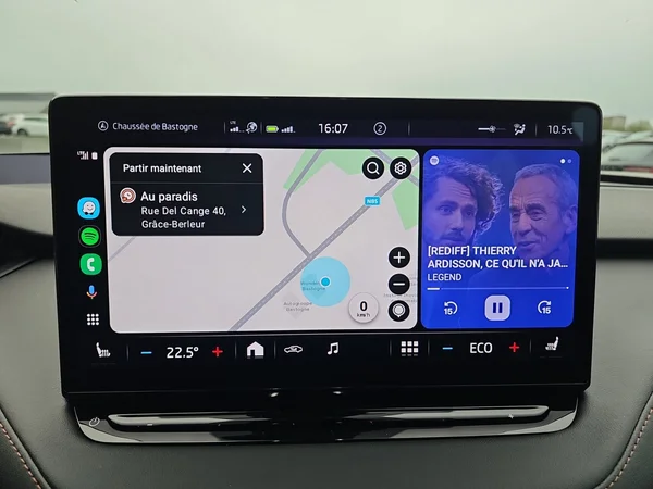 SKODA Enyaq (2024) — foto 18 van 29