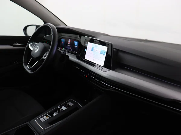 VOLKSWAGEN Golf (2024) — foto 3 van 28