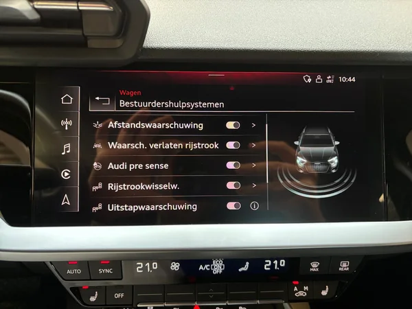 AUDI A3 Sportback (2024) — foto 9 van 20