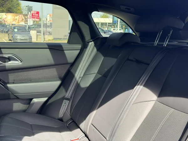 Land Rover Range Rover Velar (2024) — foto 7 van 28