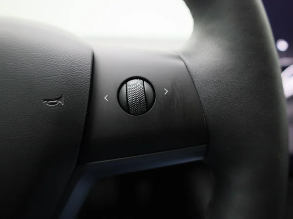 Tesla Model 3 (2023) — foto 14 van 42