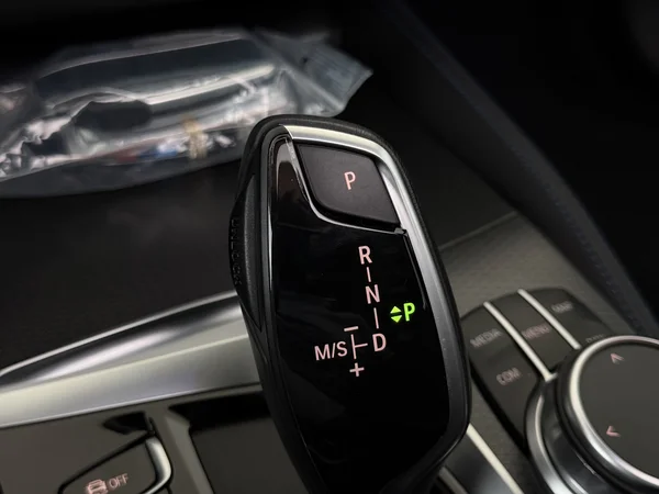 BMW 530 (2021) — foto 4 van 36