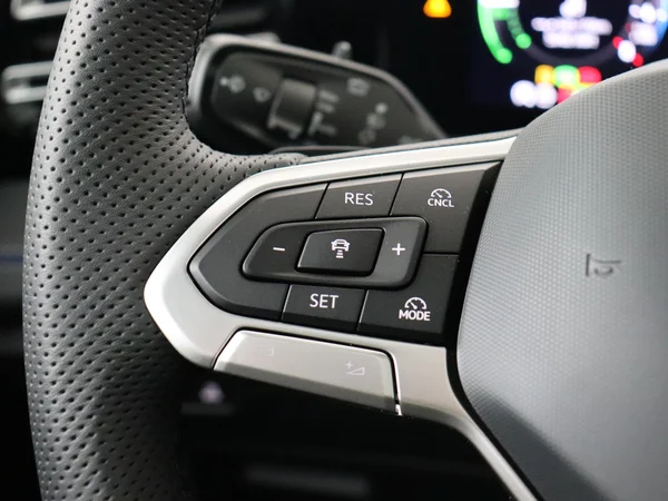 VOLKSWAGEN Tiguan (2025) — foto 9 van 35