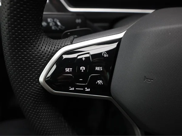 VOLKSWAGEN Tiguan (2022) — foto 8 van 23