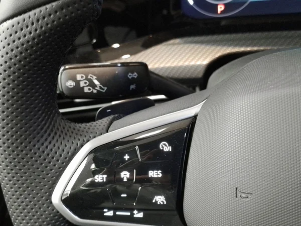VOLKSWAGEN Golf VIII SW (2024) — foto 6 van 15