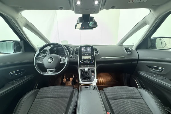Renault Grand Scenic (2021) — foto 23 van 23