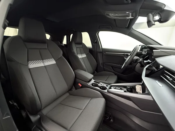 AUDI A3 Sportback (2025) — foto 2 van 18