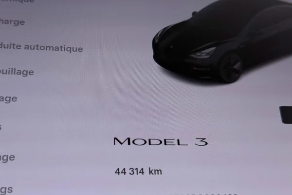 Tesla Model 3 (2023) — foto 3 van 40
