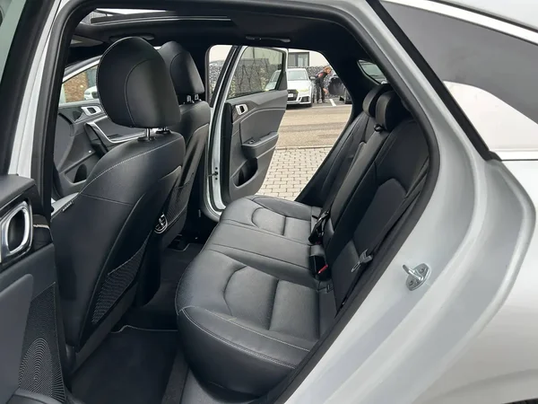 Kia Proceed (2019) — foto 13 van 27