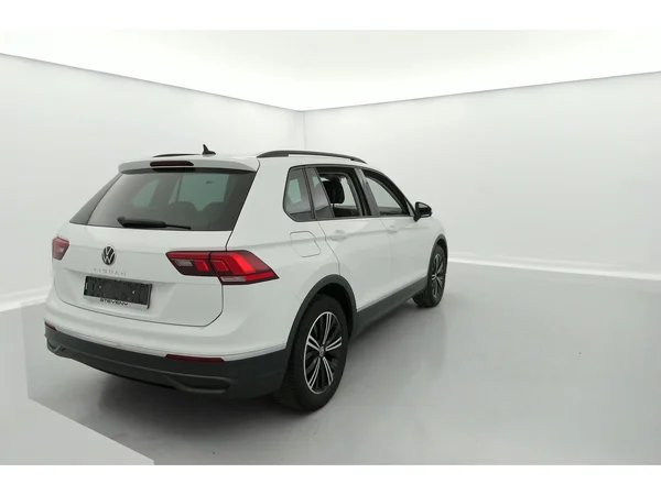 VOLKSWAGEN Tiguan (2021) — foto 3 van 36