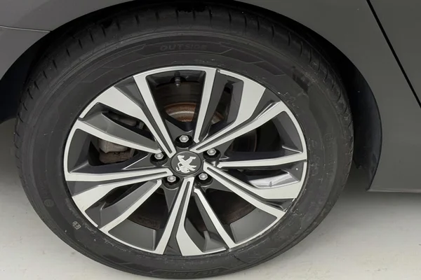 Peugeot 508 PHEV (2021) — foto 18 van 32