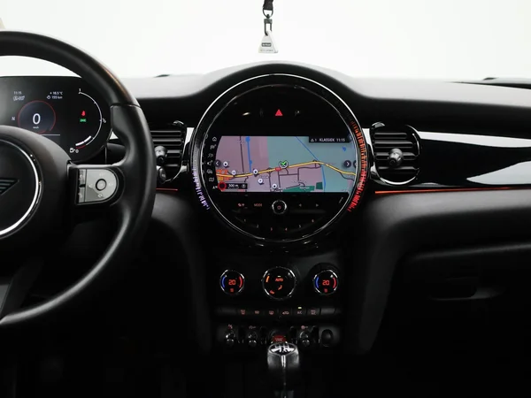 MINI One (2022) — foto 39 van 39