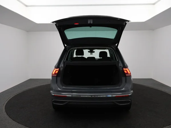 VOLKSWAGEN Tiguan Dsl (2022) — foto 20 van 29