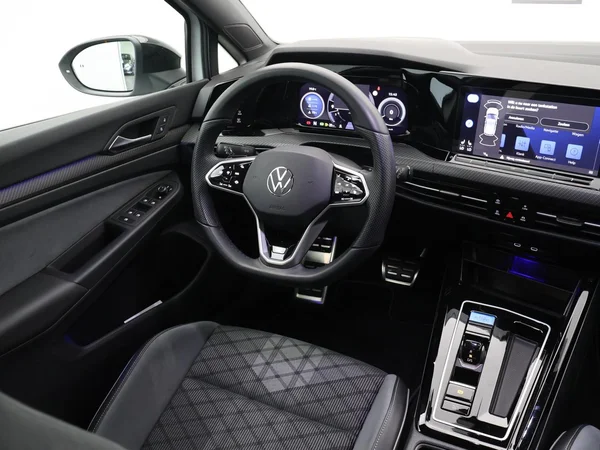 VOLKSWAGEN Golf VIII (2024) — foto 22 van 22