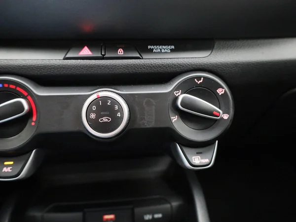 Kia Stonic (2023) — foto 14 van 38