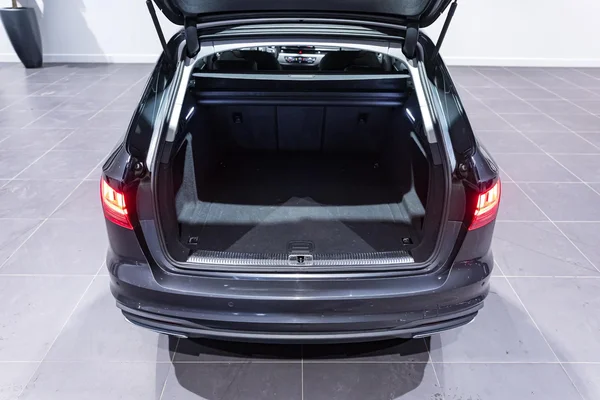 Audi A4 (2023) — foto 3 van 33
